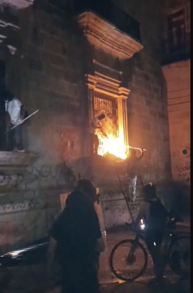Reportan cinco detenidos por incendios en el Congreso y Poder Judicial de Jalisco